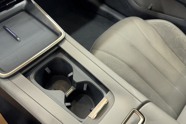 Used Lynk & Co 07 2024 EM-P 126 Long-Range Ultra Interior 5