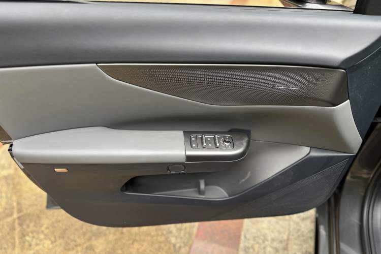 Used Lynk & Co 07 2024 EM-P 126 Long-Range Halo Interior 6