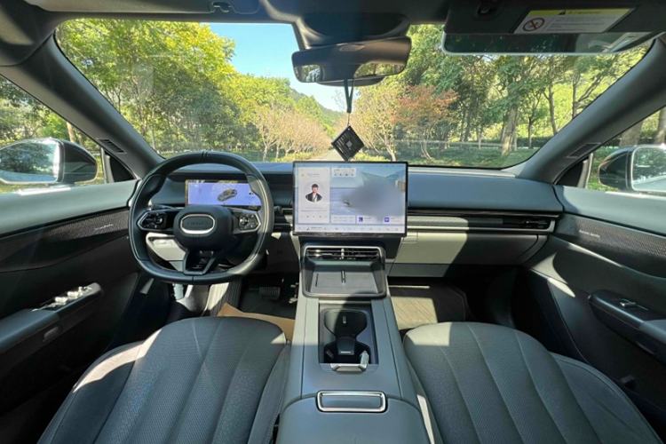 Used Lynk & Co 07 2024 EM-P 126 Long-Range Ultra Interior 6