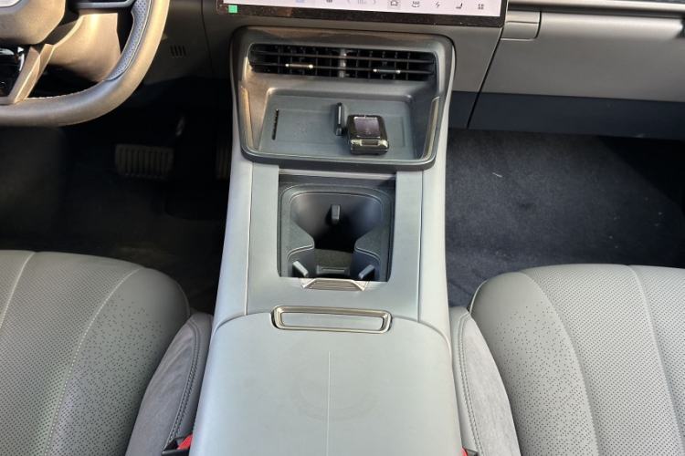 Used Lynk & Co 07 2024 EM-P 126 Long-Range Halo Interior 6
