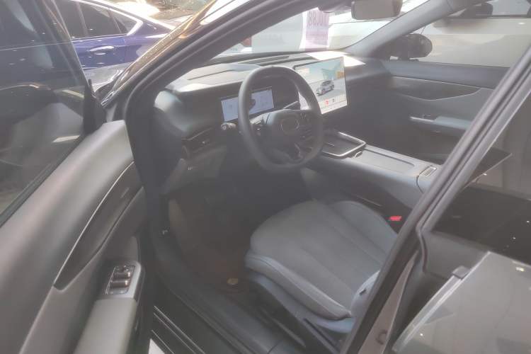 Used Lynk & Co 07 2024 EM-P 126 Long-Range Halo Interior 6