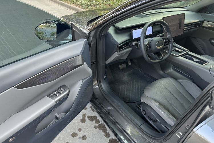 Used Lynk & Co 07 2024 EM-P 126 Long-Range Halo Interior 8