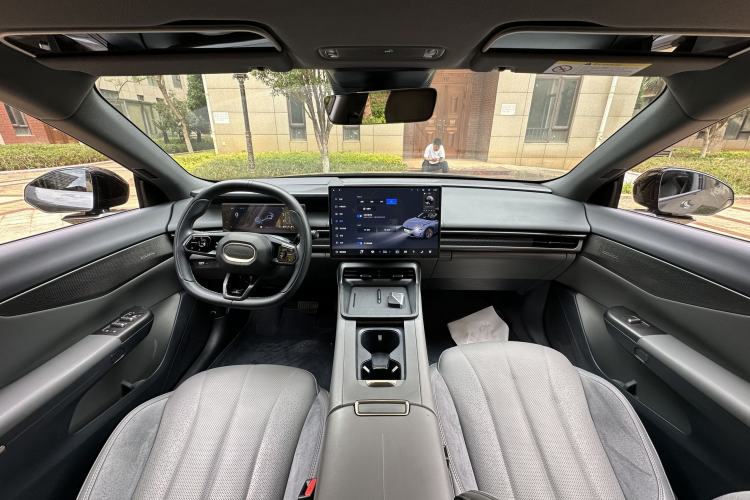 Used Lynk & Co 07 2024 EM-P 126 Long-Range Halo Interior 9
