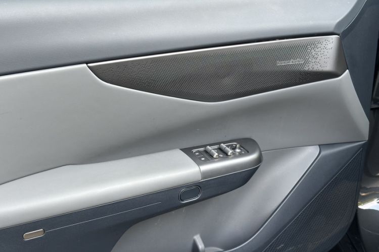 Used Lynk & Co 07 2024 EM-P 126 Long-Range Halo Interior 9