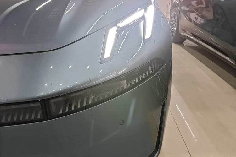 Used Lynk & Co 07 2024 EM-P 126 Long-Range Ultra Left Front Headlight