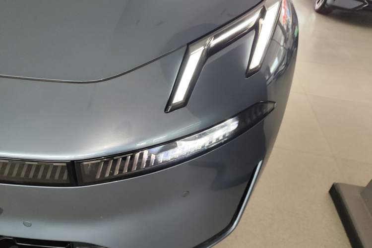 Used Lynk & Co 07 2024 EM-P 126 Long-Range Ultra Left Front Headlight