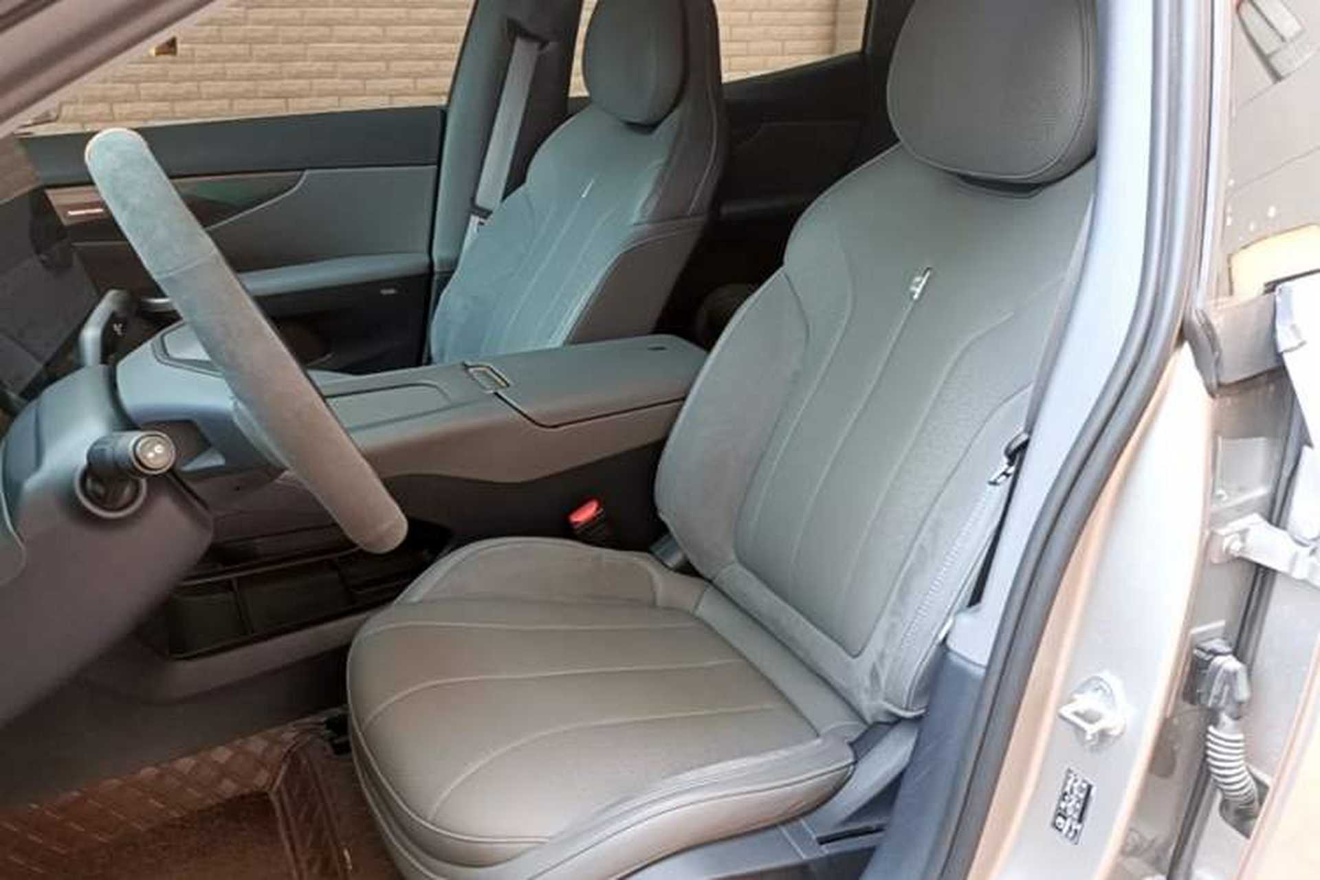 Used Lynk & Co 07 2024 EM-P 126 Long-Range Halo Left Front Seat