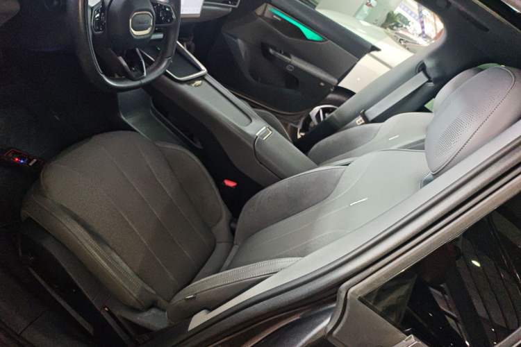 Used Lynk & Co 07 2024 EM-P 126 Long-Range Ultra Left Front Seat