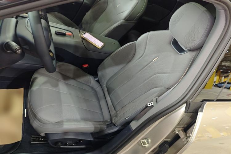 Used Lynk & Co 07 2024 EM-P 126 Long-Range Ultra Left Front Seat