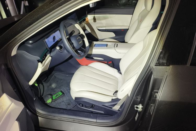 Used Lynk & Co 07 2024 EM-P 126 Long-Range Halo Left Front Seat