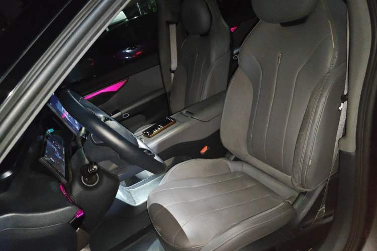 Used Lynk & Co 07 2024 EM-P 126 Long-Range Halo Left Front Seat