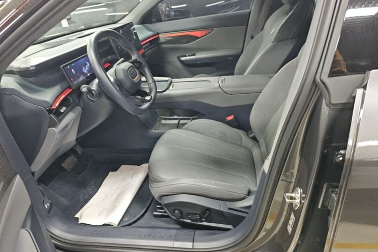 Used Lynk & Co 07 2024 EM-P 126 Long-Range Halo Left Front Seat