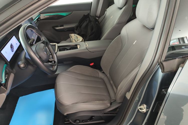 Used Lynk & Co 07 2024 EM-P 126 Long-Range Ultra Left Front Seat