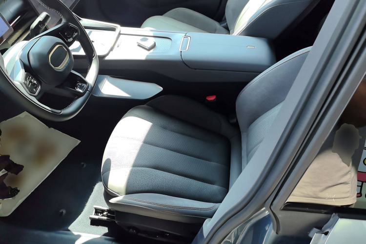 Used Lynk & Co 07 2024 EM-P 126 Long-Range Ultra Left Front Seat