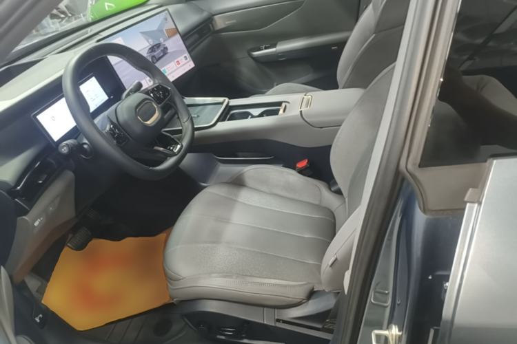 Used Lynk & Co 07 2024 EM-P 126 Long-Range Ultra Left Front Seat