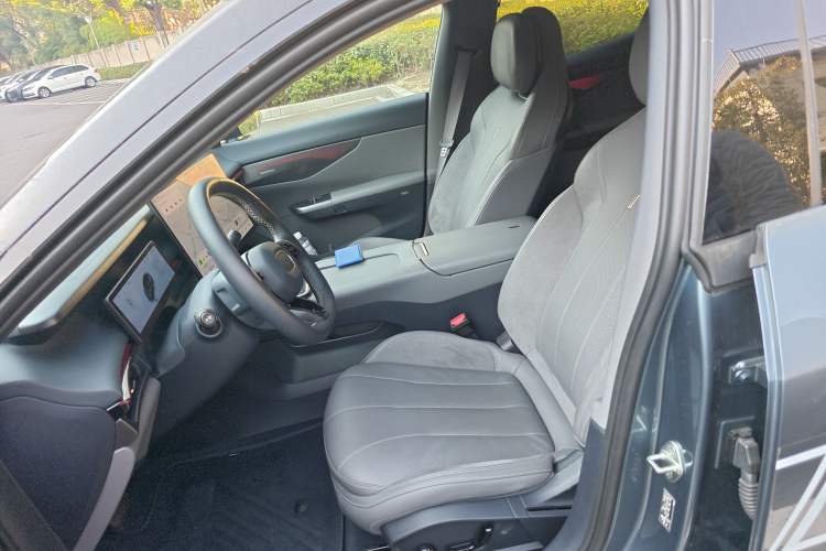 Used Lynk & Co 07 2024 EM-P 126 Long-Range Ultra Left Front Seat