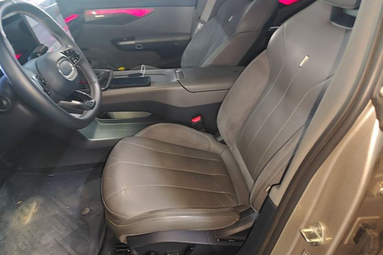 Used Lynk & Co 07 2024 EM-P 126 Long-Range Halo Left Front Seat