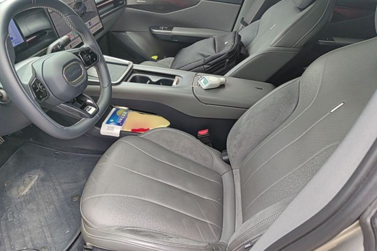 Used Lynk & Co 07 2024 EM-P 126 Long-Range Halo Left Front Seat