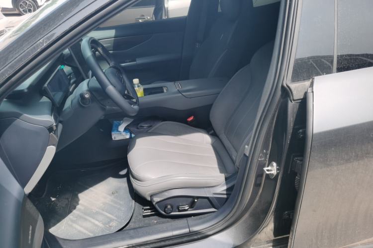 Used Lynk & Co 07 2024 EM-P 126 Long-Range Ultra Left Front Seat