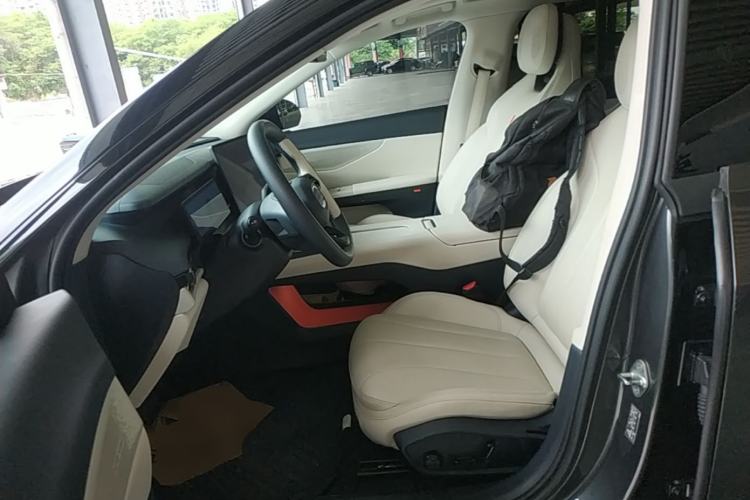 Used Lynk & Co 07 2024 EM-P 126 Long-Range Ultra Left Front Seat