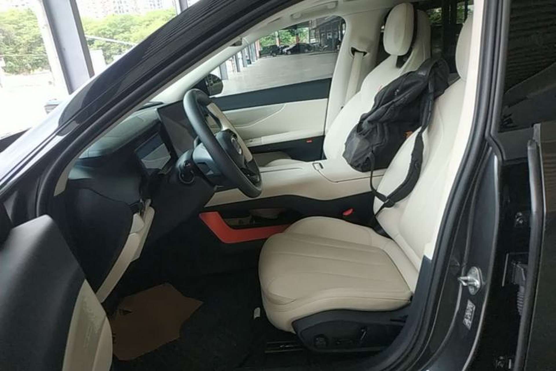 Used Lynk & Co 07 2024 EM-P 126 Long-Range Ultra Left Front Seat