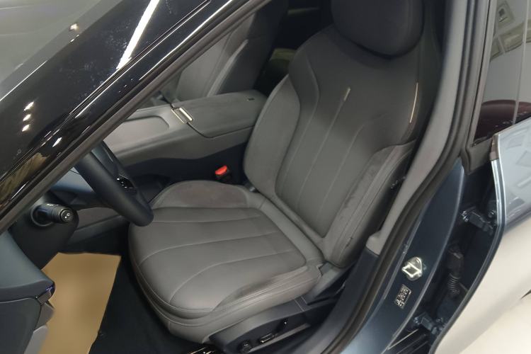 Used Lynk & Co 07 2024 EM-P 126 Long-Range Ultra Left Front Seat