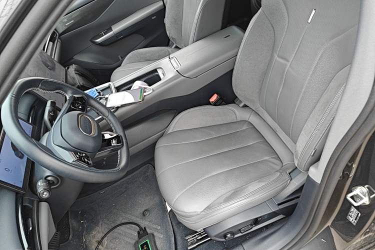 Used Lynk & Co 07 2024 EM-P 126 Long-Range Halo Left Front Seat