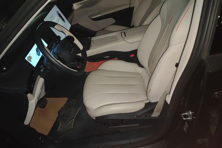 Used Lynk & Co 07 2024 EM-P 126 Long-Range Ultra Left Front Seat