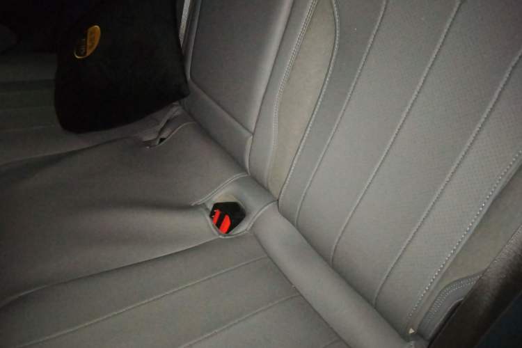Used Lynk & Co 07 2024 EM-P 126 Long-Range Halo Left Rear Seat