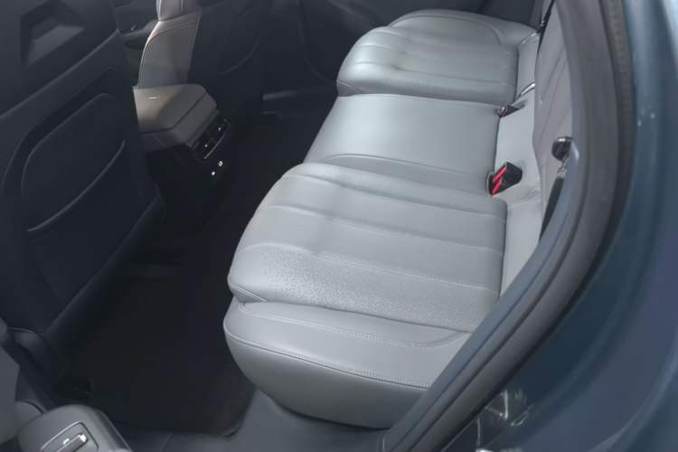 Used Lynk & Co 07 2024 EM-P 126 Long-Range Pro Left Rear Seat