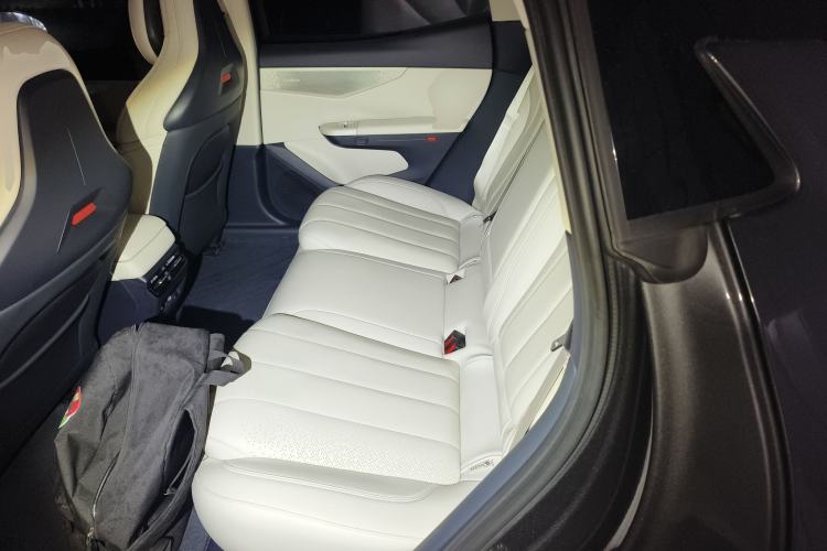 Used Lynk & Co 07 2024 EM-P 126 Long-Range Halo Left Rear Seat