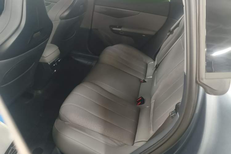 Used Lynk & Co 07 2024 EM-P 126 Long-Range Ultra Left Rear Seat