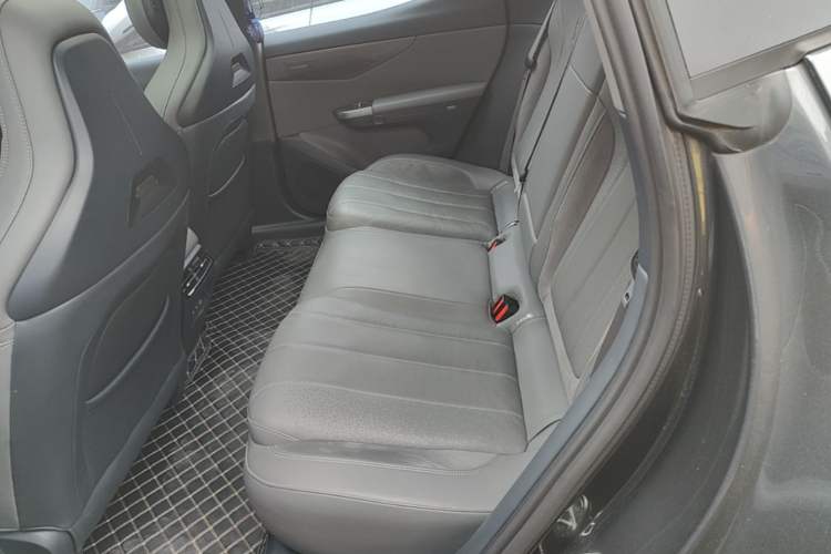 Used Lynk & Co 07 2024 EM-P 126 Long-Range Halo Left Rear Seat