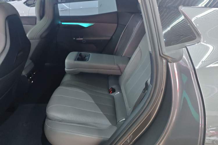 Used Lynk & Co 07 2024 EM-P 126 Long-Range Halo Left Rear Seat
