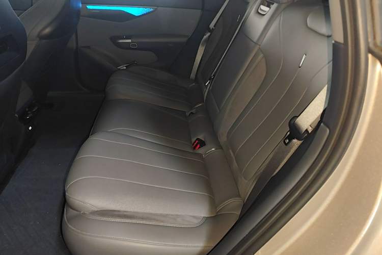 Used Lynk & Co 07 2024 EM-P 126 Long-Range Halo Left Rear Seat