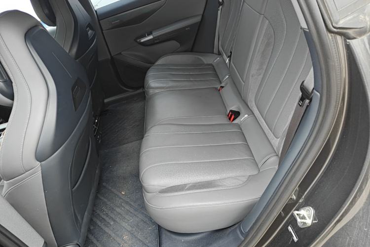 Used Lynk & Co 07 2024 EM-P 126 Long-Range Halo Left Rear Seat