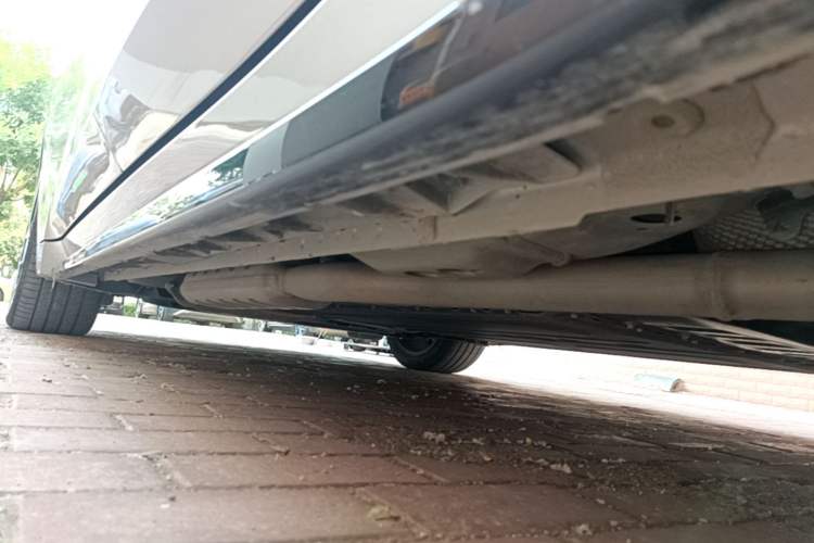 Used Lynk & Co 07 2024 EM-P 126 Long-Range Halo Left Side Sill