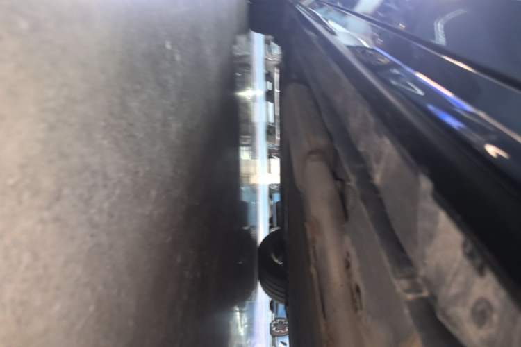 Used Lynk & Co 07 2024 EM-P 126 Long-Range Pro Left Side Sill