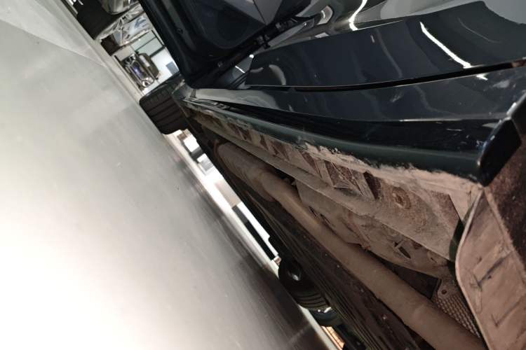 Used Lynk & Co 07 2024 EM-P 126 Long-Range Ultra Left Side Sill