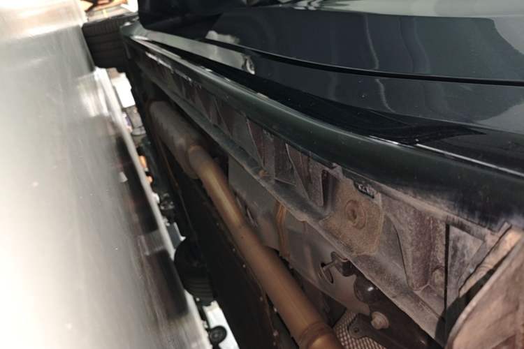 Used Lynk & Co 07 2024 EM-P 126 Long-Range Halo Left Side Sill