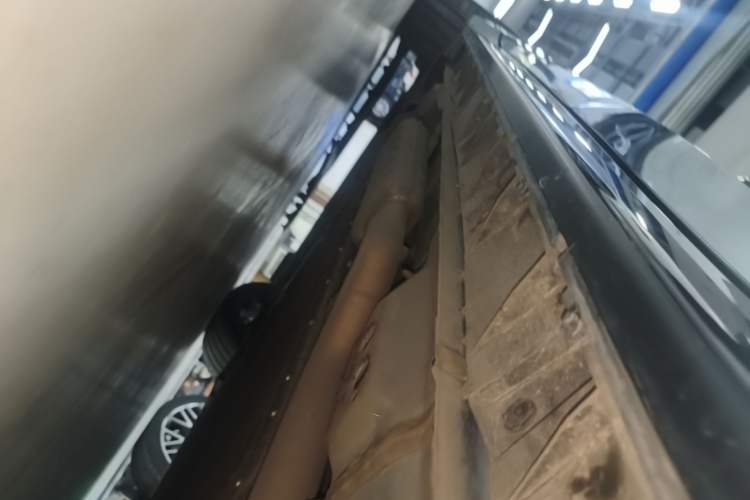Used Lynk & Co 07 2024 EM-P 126 Long-Range Ultra Left Side Sill