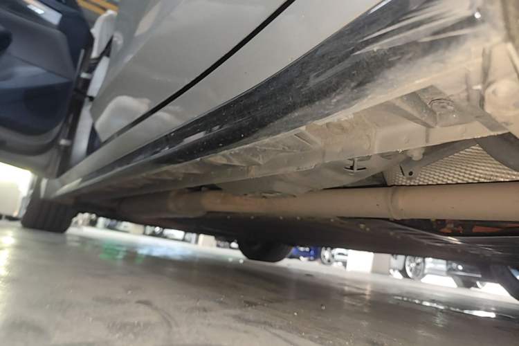 Used Lynk & Co 07 2024 EM-P 126 Long-Range Halo Left Side Sill