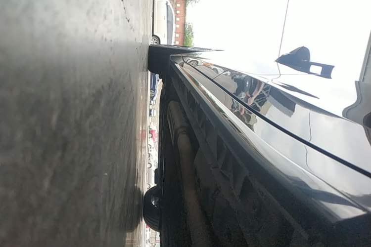 Used Lynk & Co 07 2024 EM-P 126 Long-Range Ultra Left Side Sill