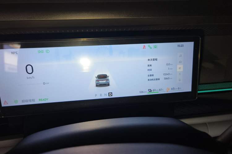 Used Lynk & Co 07 2024 EM-P 126 Long-Range Halo Odometer Close Up