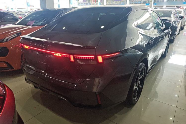 Used Lynk & Co 07 2024 EM-P 126 Long-Range Ultra Rear Right 45 Deg