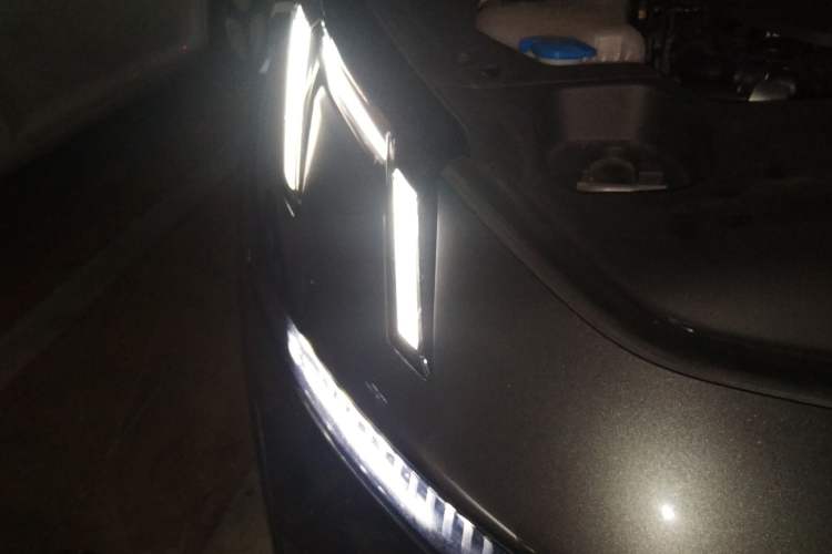 Used Lynk & Co 07 2024 EM-P 126 Long-Range Halo Right Front Headlight