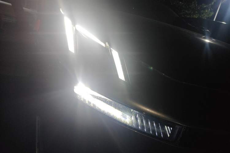 Used Lynk & Co 07 2024 EM-P 126 Long-Range Halo Right Front Headlight