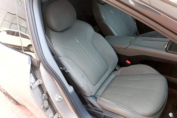 Used Lynk & Co 07 2024 EM-P 126 Long-Range Halo Right Front Seat
