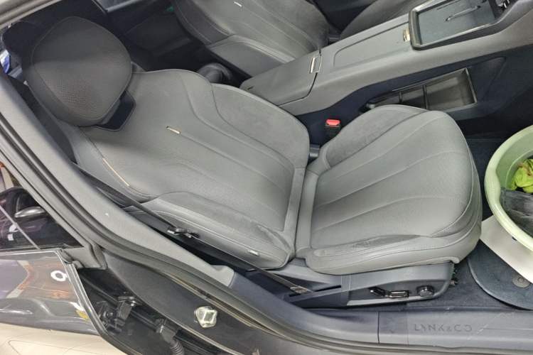 Used Lynk & Co 07 2024 EM-P 126 Long-Range Halo Right Front Seat