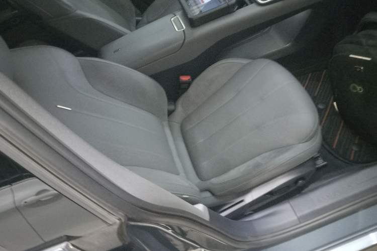 Used Lynk & Co 07 2024 EM-P 126 Long-Range Ultra Right Front Seat